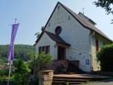 Blick auf die evangelische Kirche in Zell