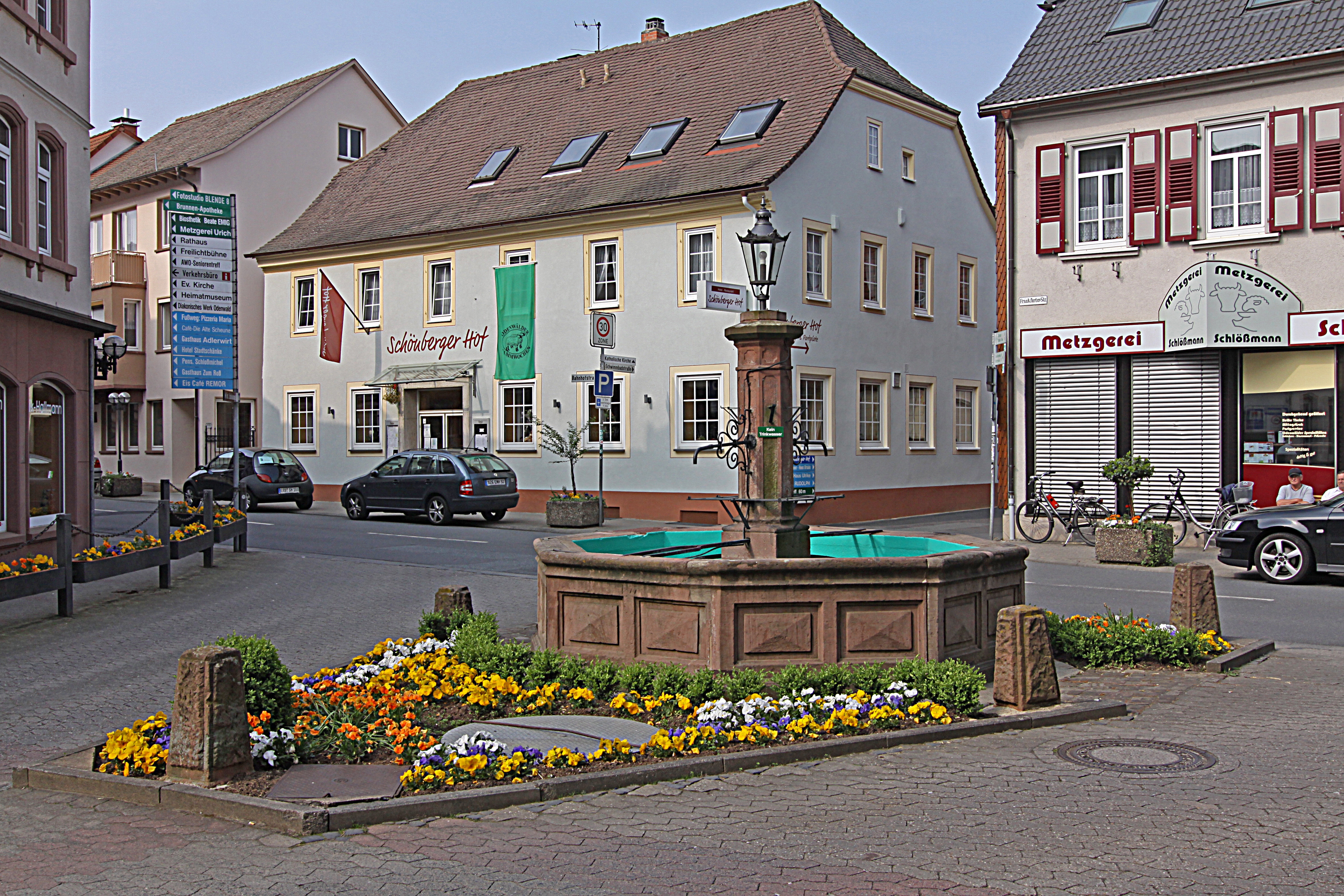 Blick auf den Großen Brunnen in Bad König