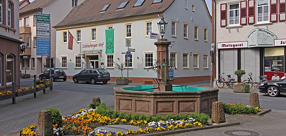 Blick auf den Großen Brunnen in Bad König