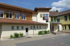 Blick auf die Grundschule in Bad König