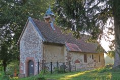 Blick auf die historische Kapelle in Bad König