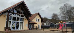 Blick auf die Interimslösung der Kita Fabula in Zell