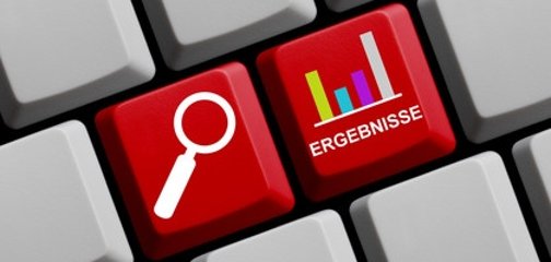 Symbolbild Wahlergebnis; Tastatur mit Bild Lupe und Aufschrift Ergebnissen