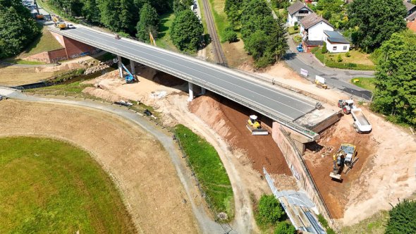 Luftaufnahme von der Zeller Brücke bei Bauarbeiten