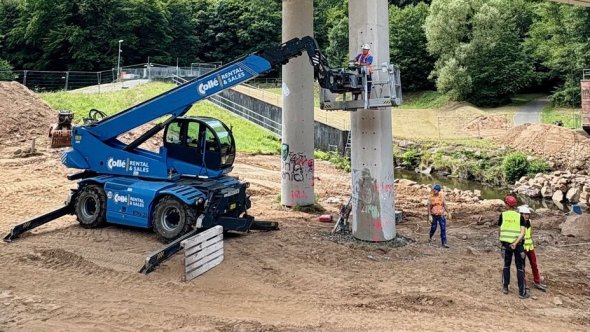 Bauarbeiten an einem Brückenpfeiler