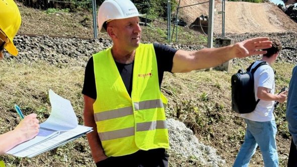 Abbildung des Sprengmeisters bei dem Pressetermin